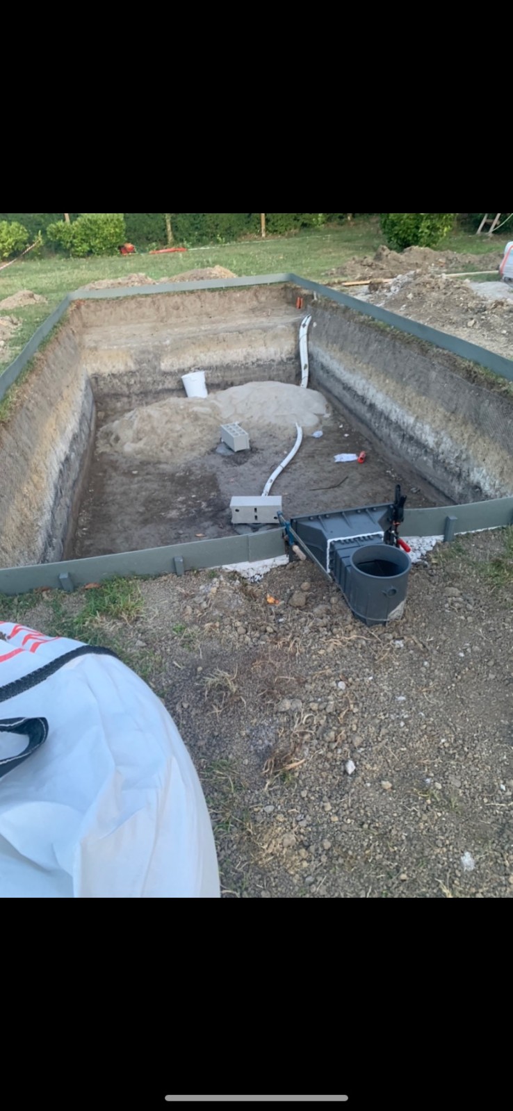 Etape de réalisation d'un bassin de baignade